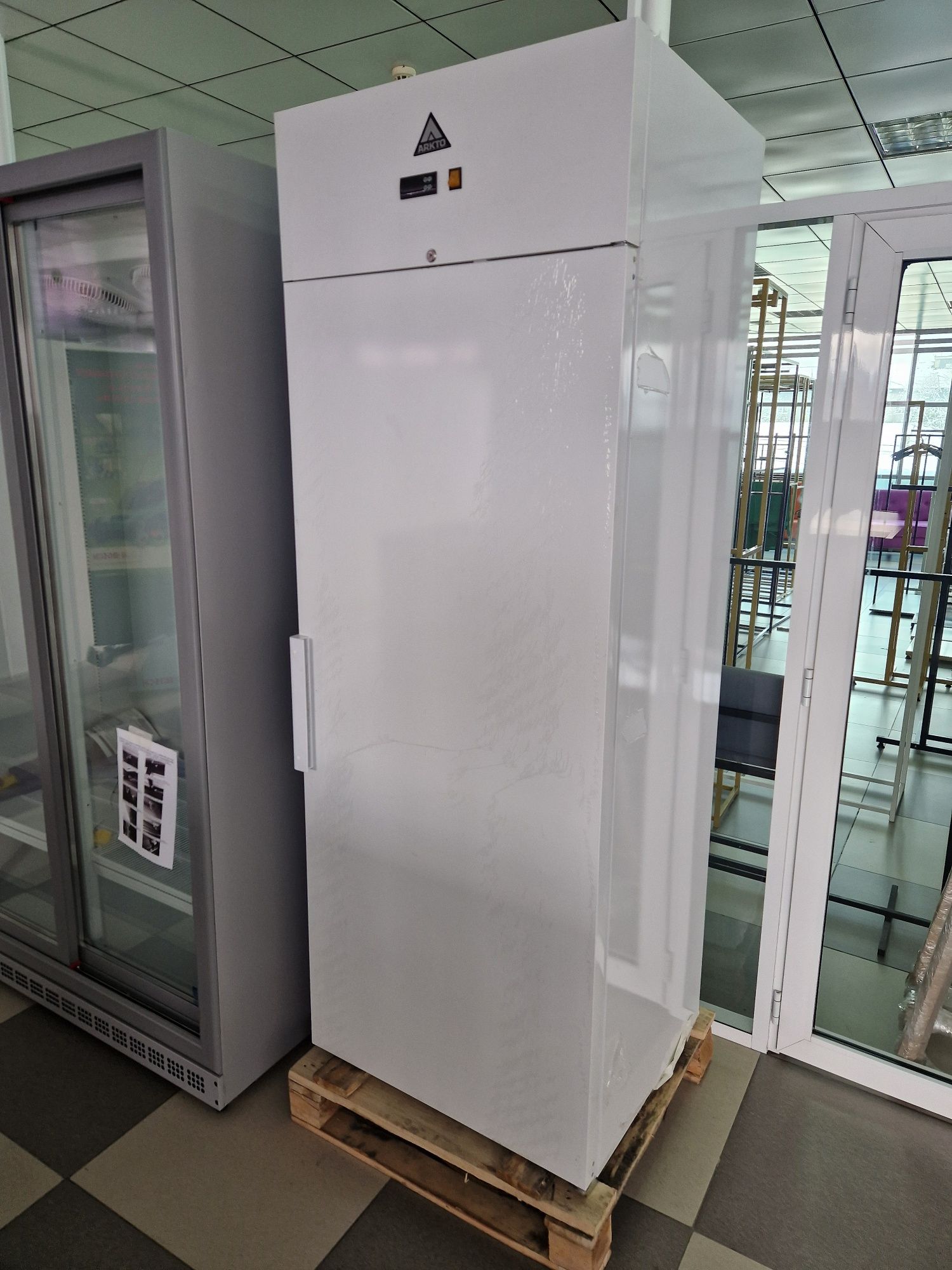 Холодильные шкафы холодильник морозильник для ресторана кафе