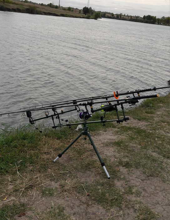 REZERVAT!! Rod Pod East Shark (5 Posturi) !!