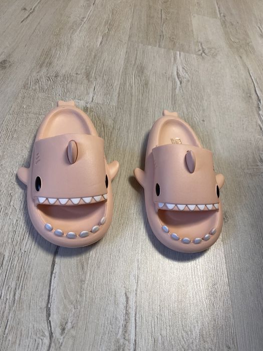 Papuci rechin - shark slippers