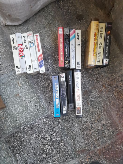 Видеокасети и книги