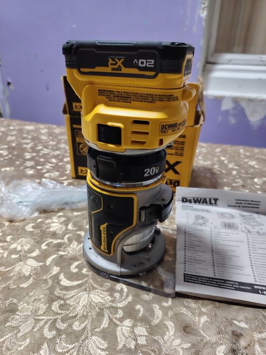 Девалт фреза DCW600B