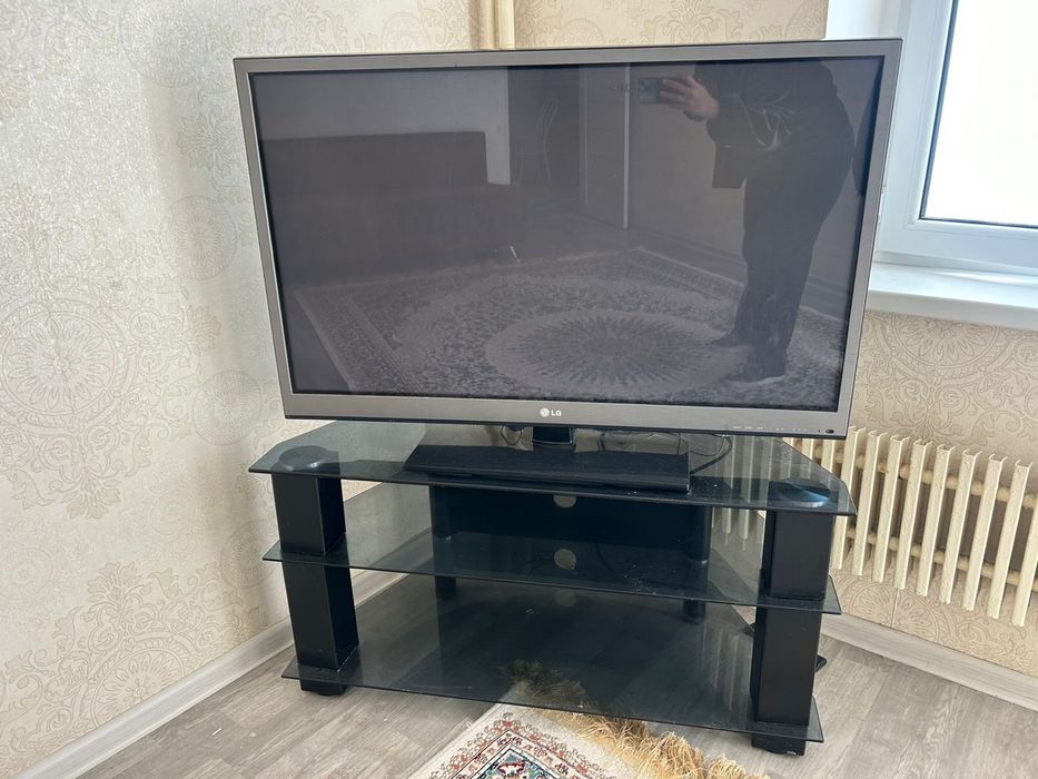 Телевизо с подставкой 27мкр