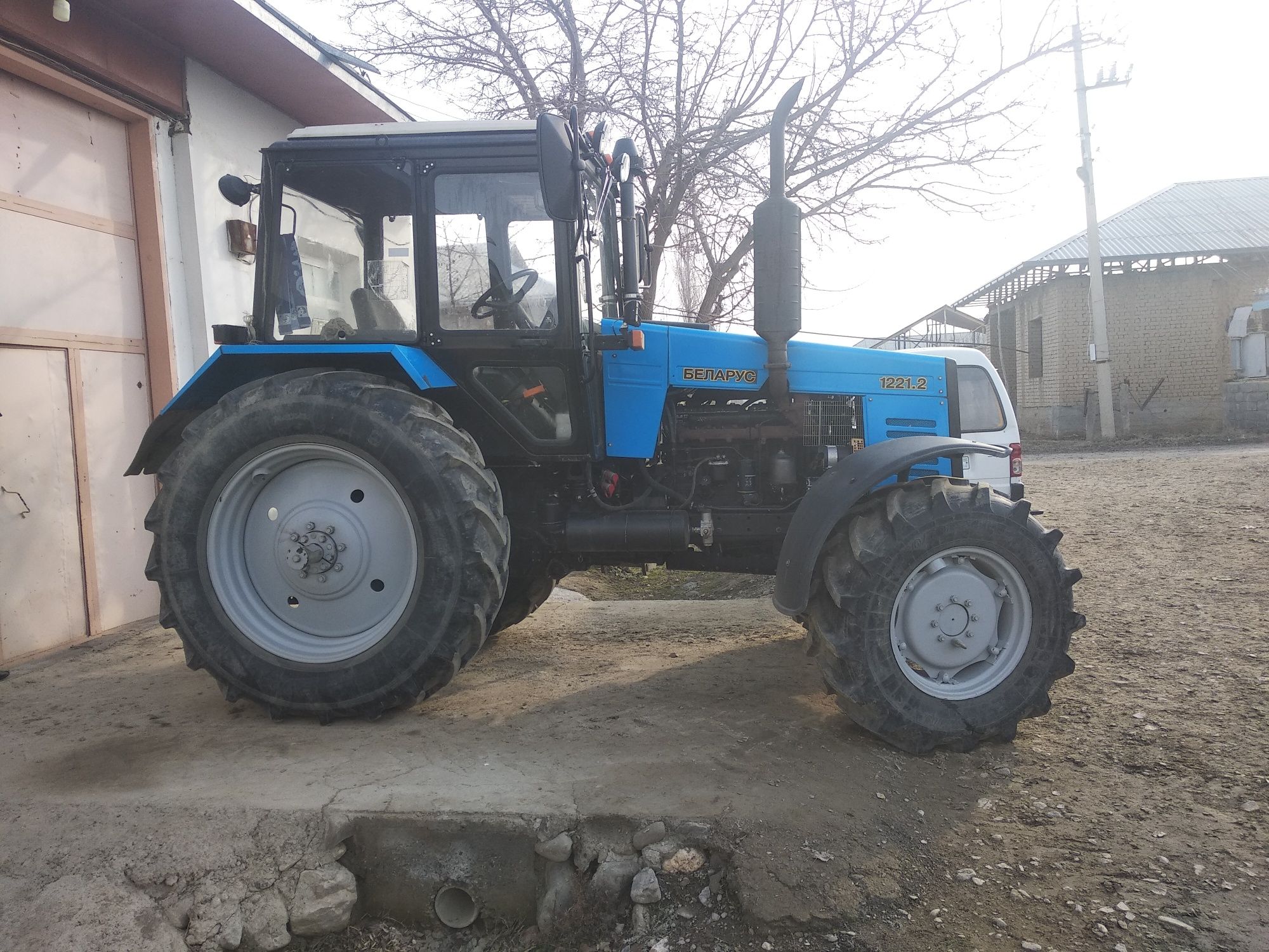 Traktor belarus  1221.2 markasi