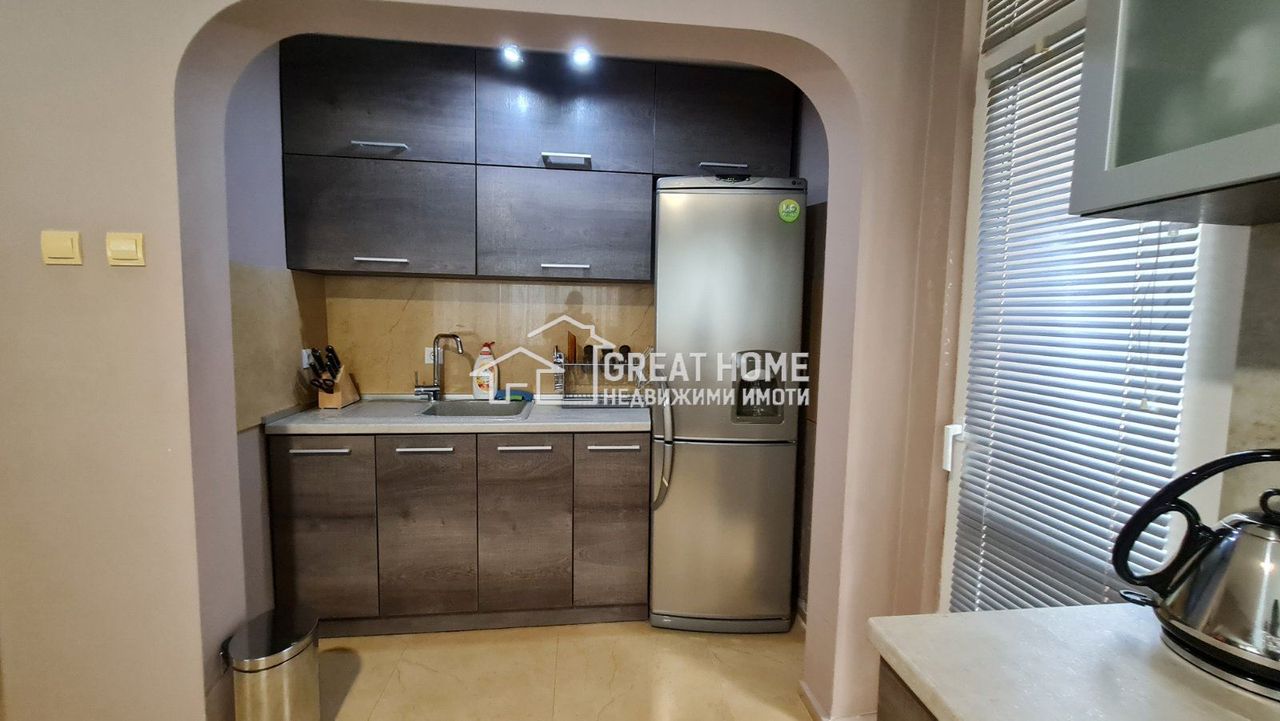 Продава се Тристаен апартамент в Търговище, Център - 115 кв.м за 1220 €/кв.м - Снимка #2