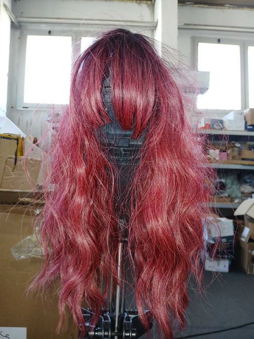 Peruca ondulata SOKU, 35 cm, cu breton, burgundy