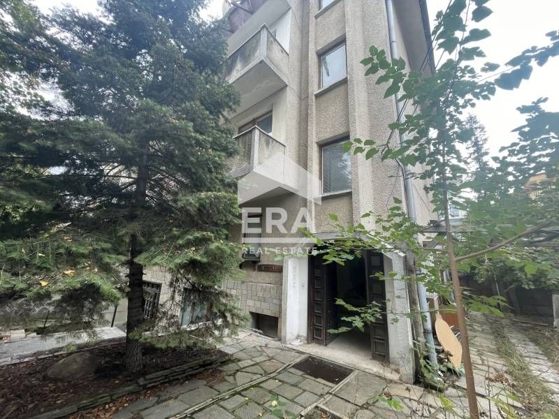 Четиристаен мансарден апартамент в центъра на Кърджали, до училище „О