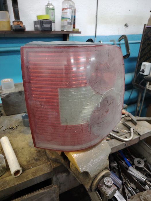 Продам задний фонарь б5+