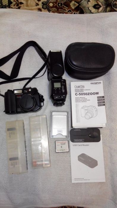 Фотовспышка и фотоаппарат Olimpus Camedia C-5050zoom