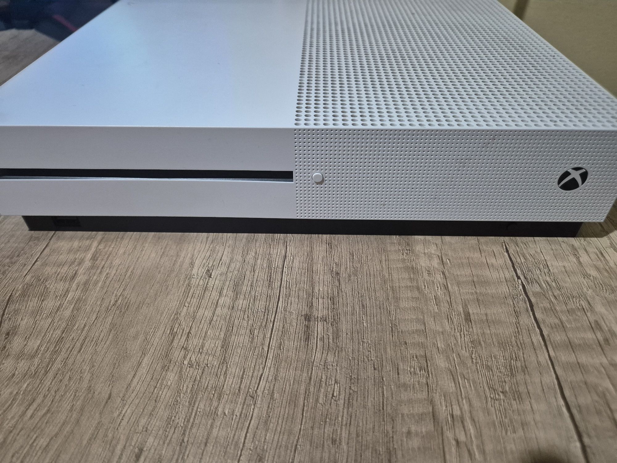Vindem xbox one .
