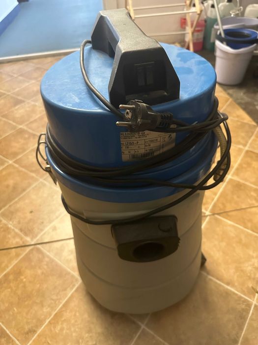Aspirator profesional spalare covoare, tapiterii injectie extractie