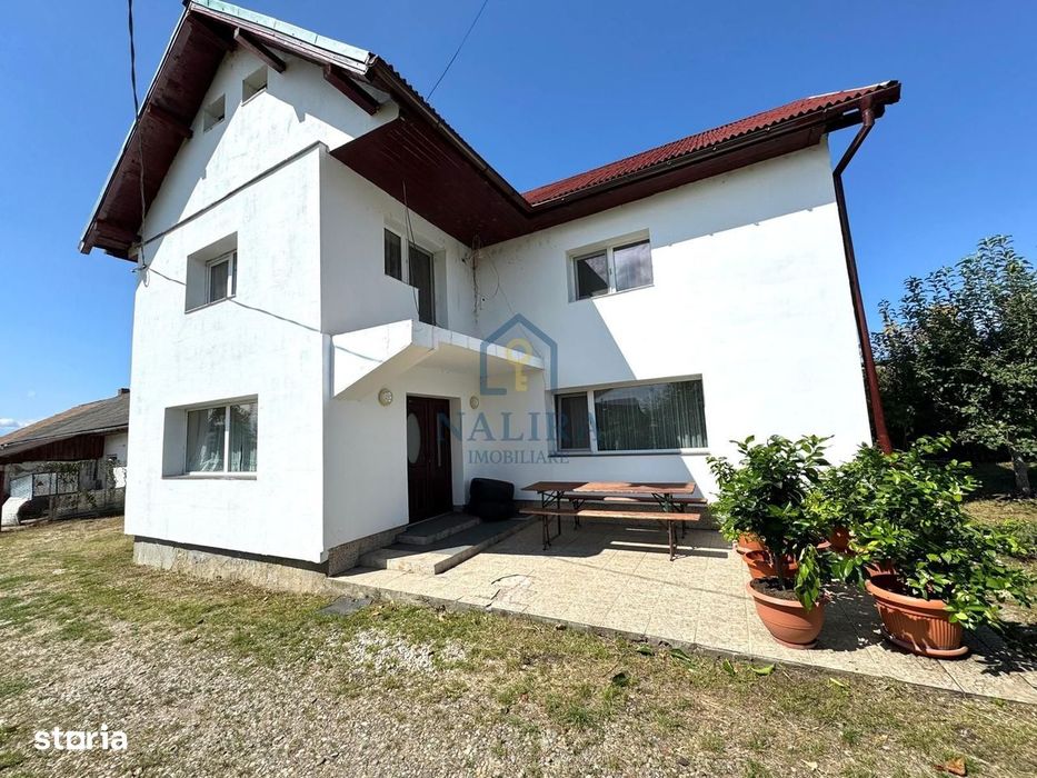 Casa spatioasa cu zona amenajata pentru ferma Cicarlau