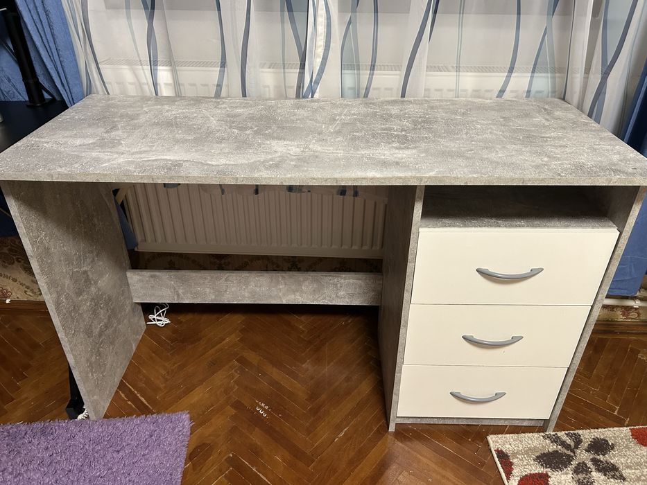 De vanzare Birou cu sertare