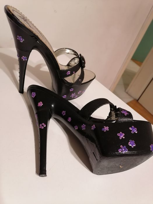 Обувки с висок ток, ръчно рисувани