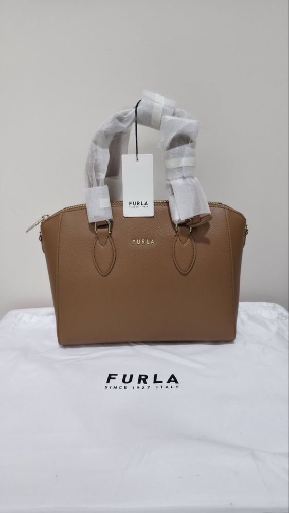 Дамски чанти Furla