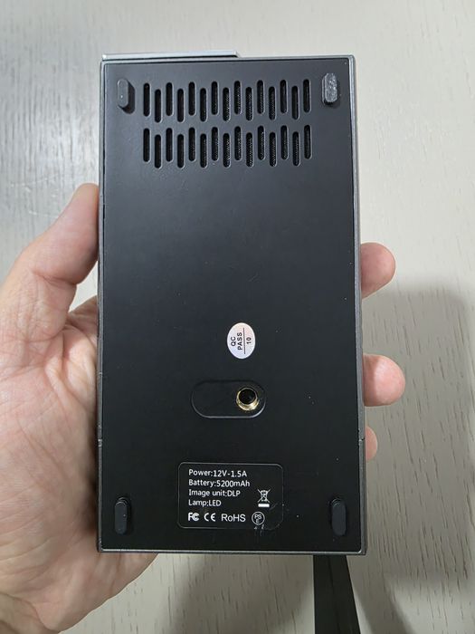 Videoproiector portabil cu acumulator