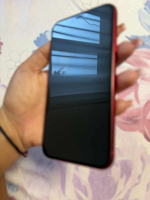 Vand iphone 11 rosu
