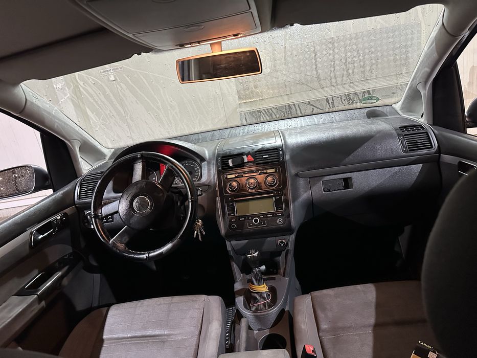 Vând vw touran 1.9 tdi