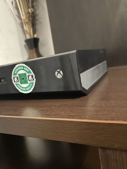 vand xbox one+18 jocuri+incarcator micro usb+suport de jocuri