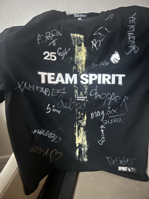 Футболка пгл с подписями