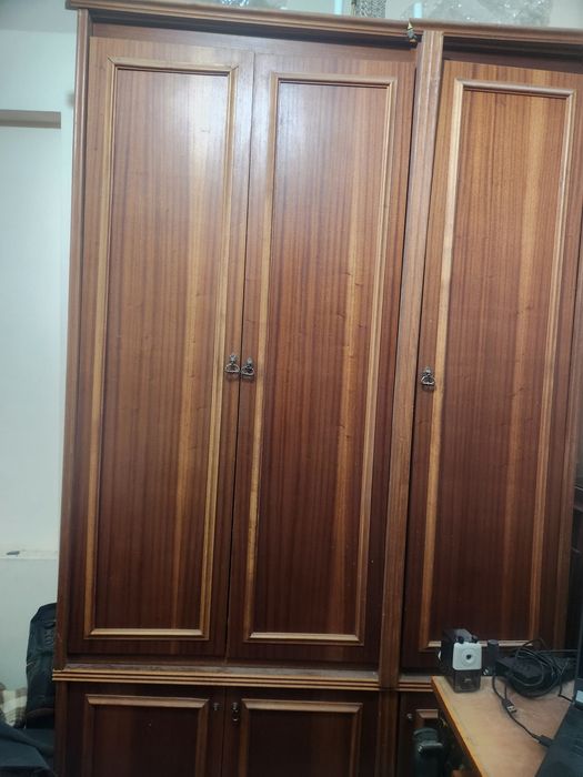 Трехстворчатый платяной шкаф