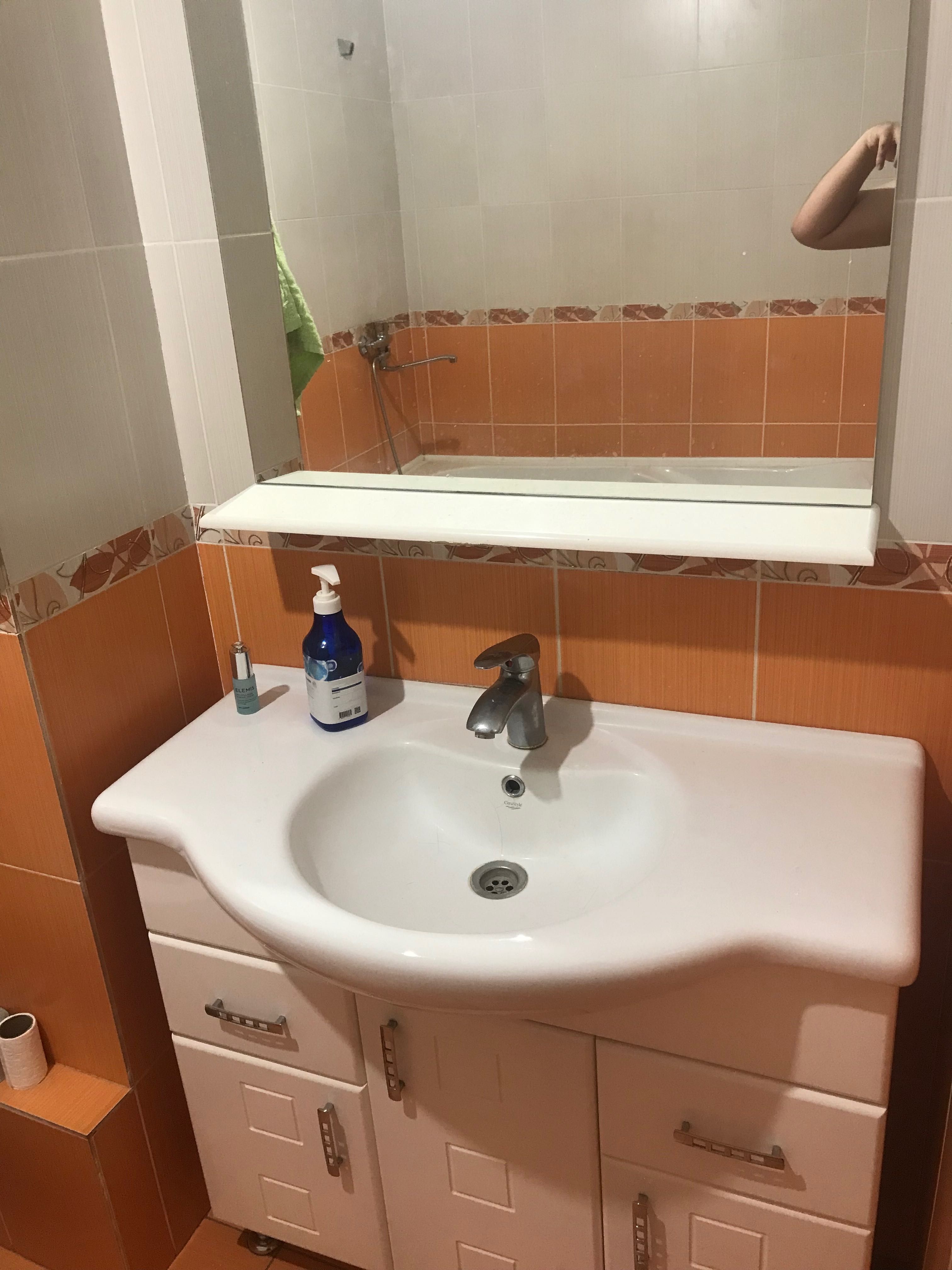 Шкаф с зеркалом в комплекте для ванной