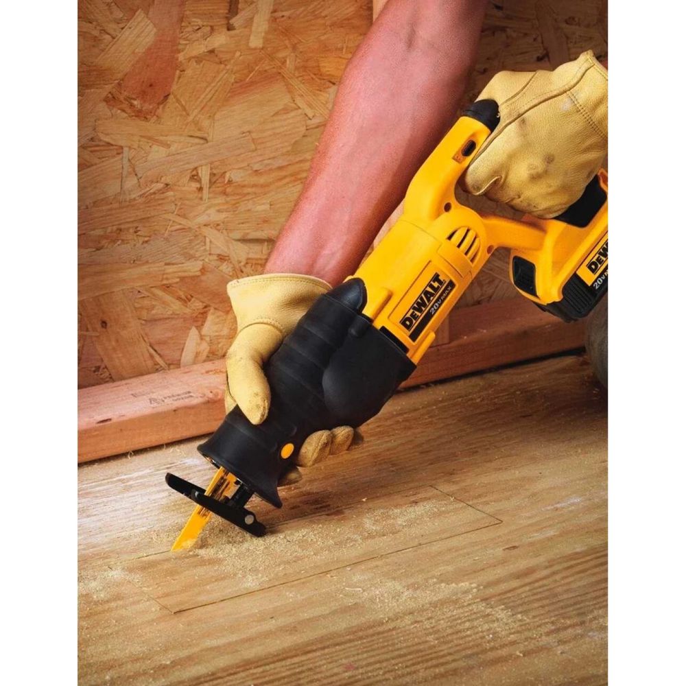 АКУМУЛАТОРЕН Саблен трион Dewalt, 18V