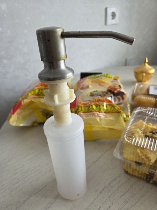 Дозатор для моющего средства к мойке