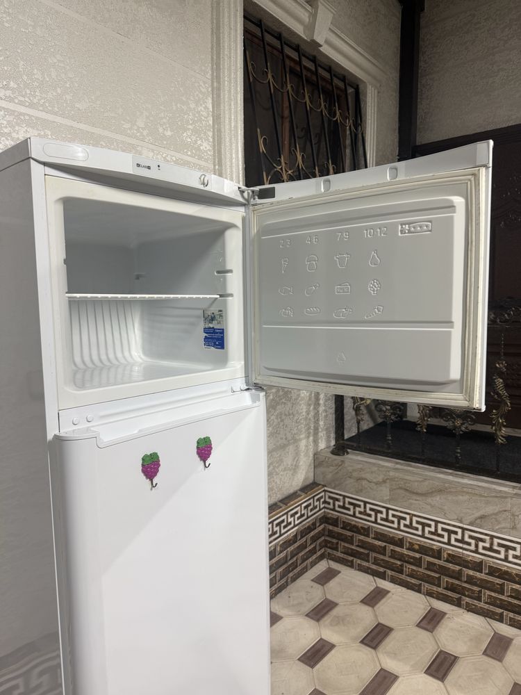Холодильник Indesit