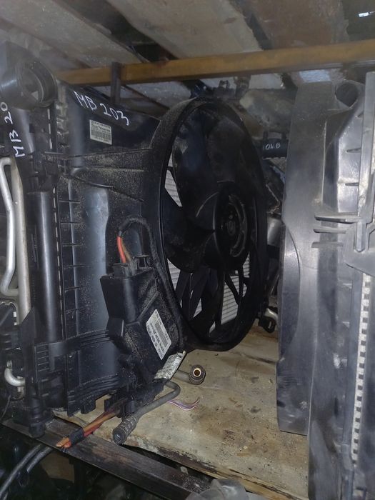 Радиатор С.О на Мерседес W203 из Германии