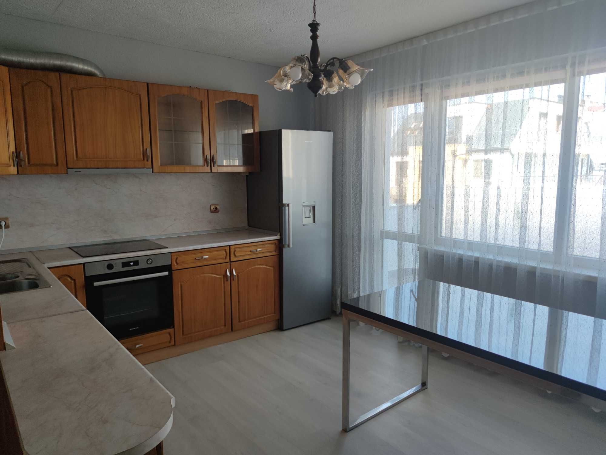 Продавам многостаен тип Мезонет - 210м2, до Колхозен Пазар