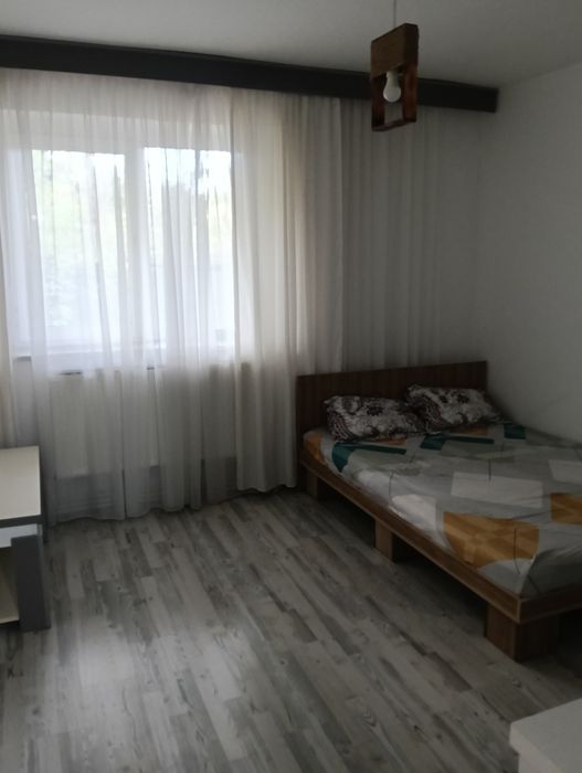 Închiriez apartament cu 2 camere în regim hotelier