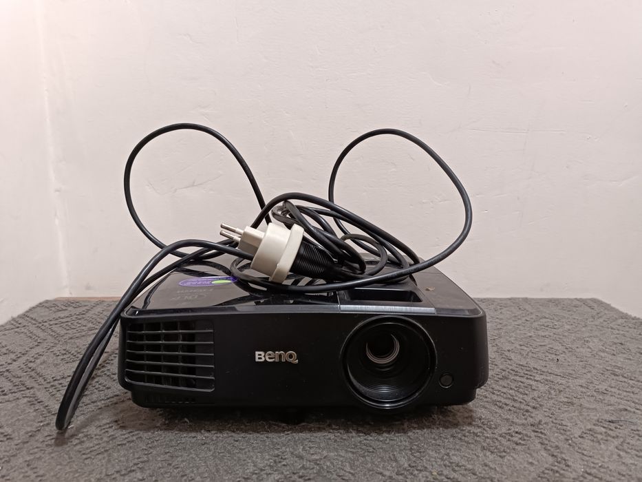 Проектор BENQ, в рабочем состоянии. Характеристики смотрите на фото