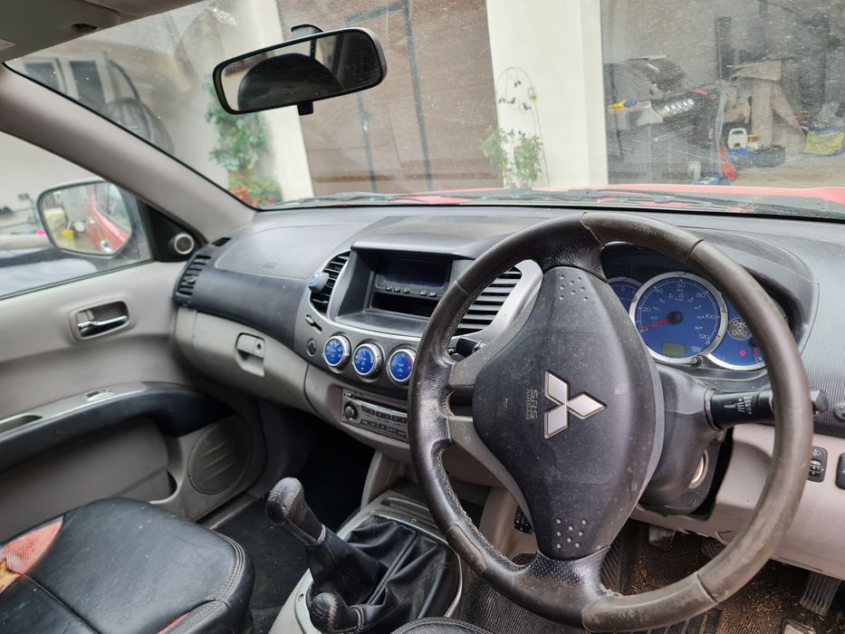 Vând Mitsubishi l200 2008