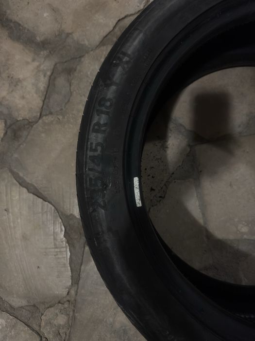 Балон R18 235/45