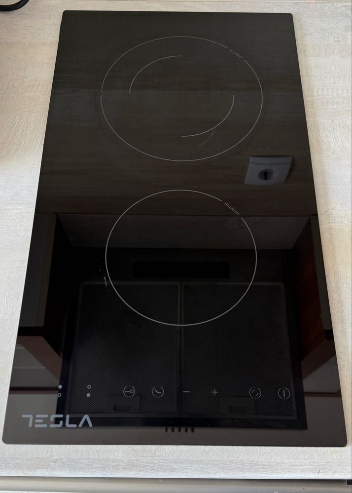 Продавам плот за вграждане TESLA HV3200TB