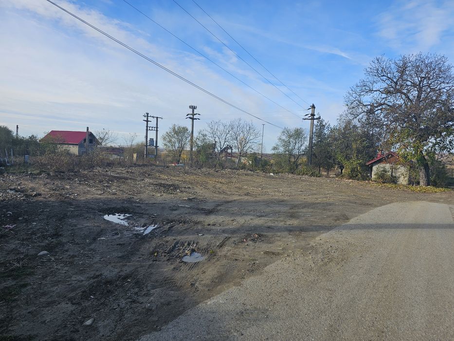 Vând teren intravilan