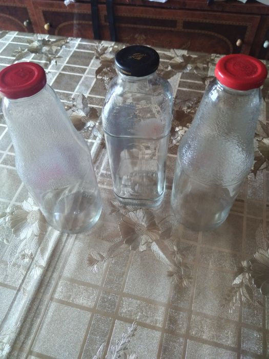 Продам бутылки стеклянные с крышками 1 л