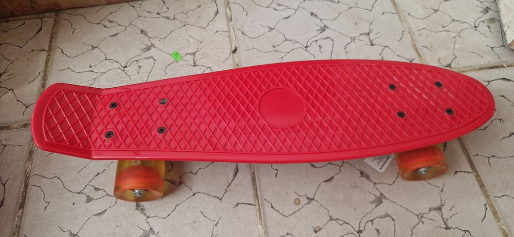 Vand skateboard nou copii rosu