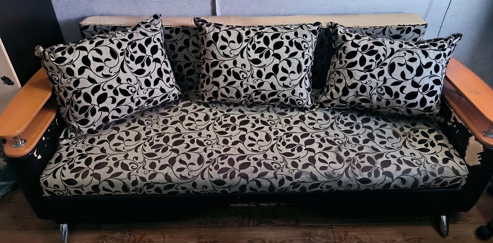 Отдам бесплатно диван. Срочно!