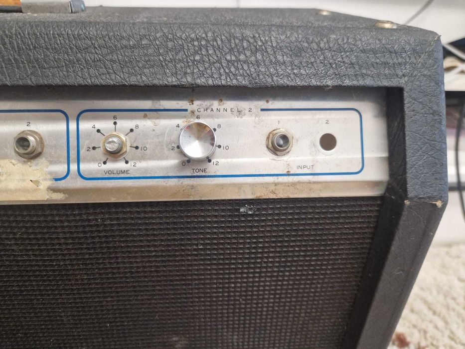 Vand Amplificator chitara japonez copie dupa Princetone cred.