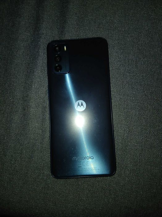 Продавам Смартфон Motorola G42 много добро състояние.