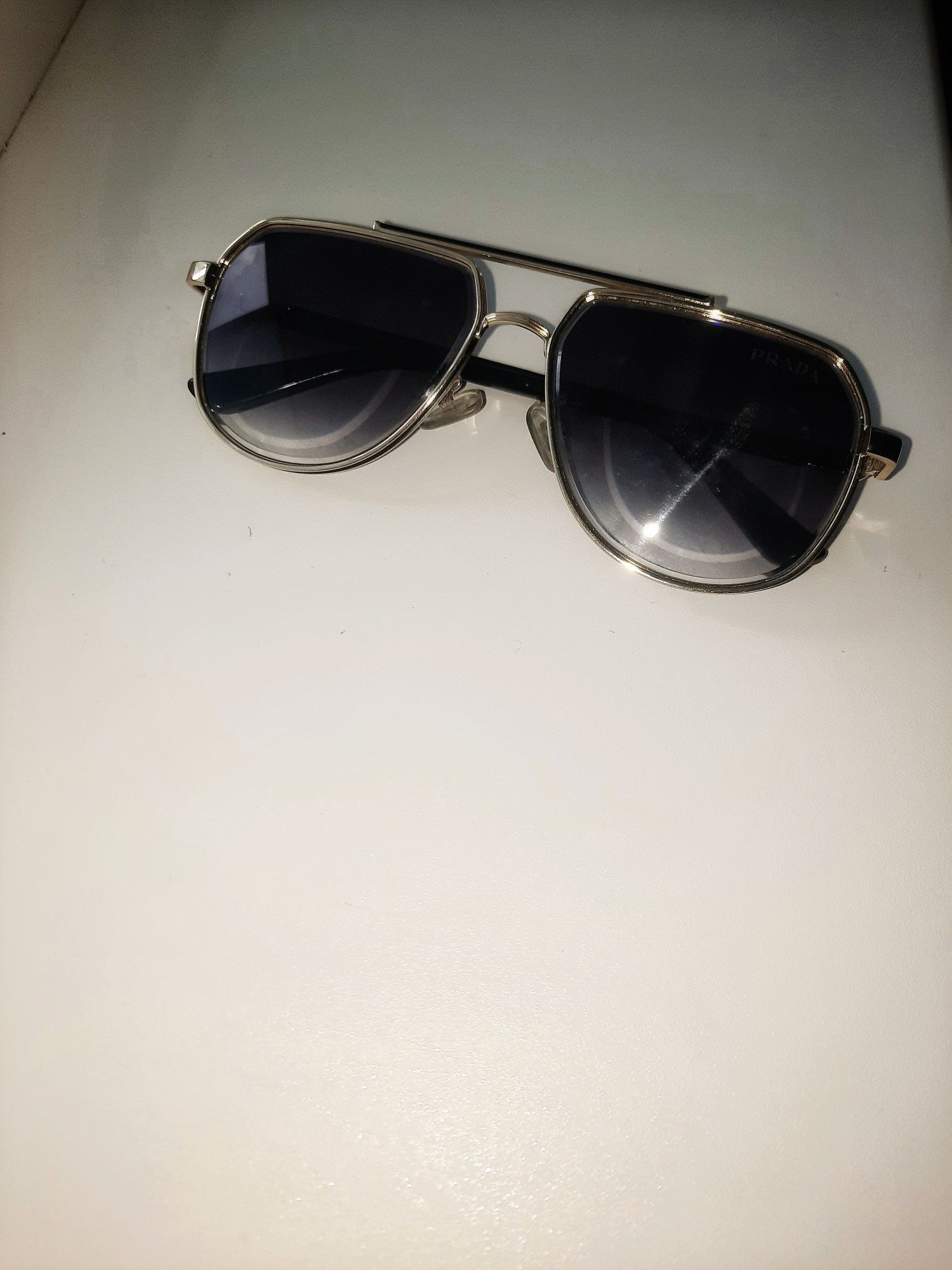 Очки в бренд Prada