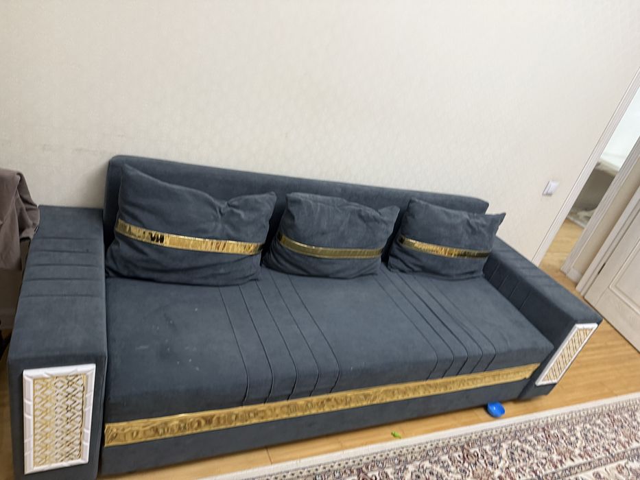 Продается диван. В отличном состоянии.