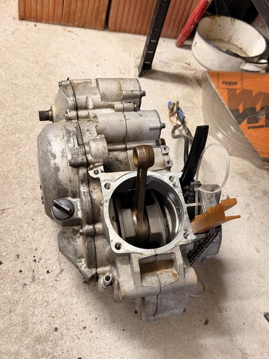 KTM НА ЧАСТИ цял мотор  2005г