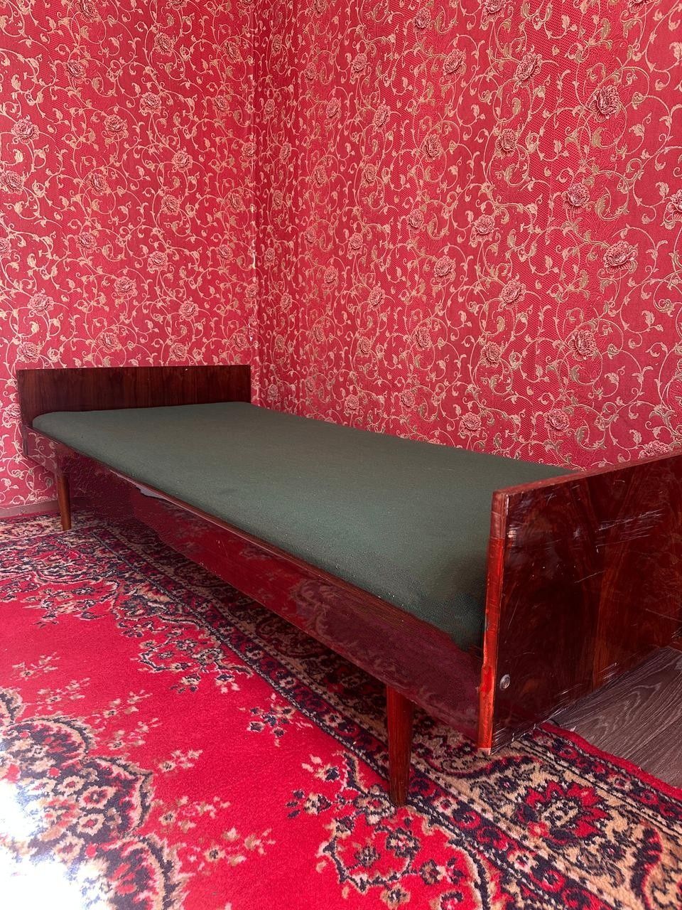 Продам кровать односпальную, деревянную