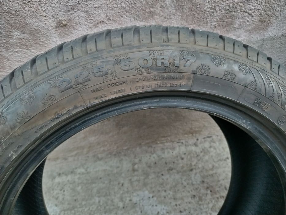 Anvelope iarna dunlop 225/50 r17