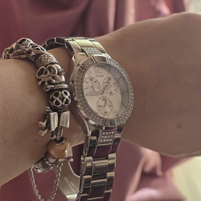 Ceas Guess argintiu. Model G12557L. Utilizat.