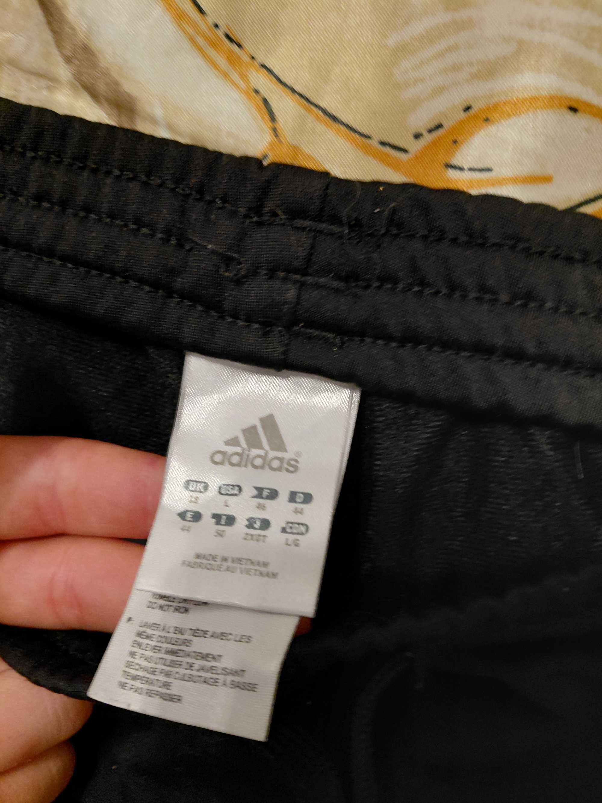 Продавам редки къси гащи на 3 те ленти