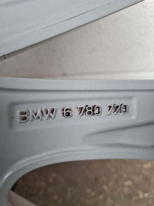 Оригинални джанти за BMW R17 5x120 ET30 8J