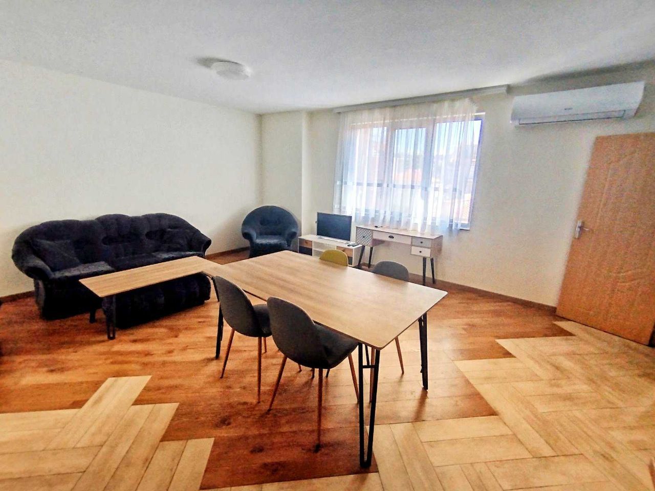 Дава се под наем Тристаен апартамент в Асеновград - 80 кв.м за 357 € - Снимка #4